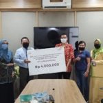 Bank Mandiri Syariah Serahkan Multivitamin ke RS Rujukan Covid-19