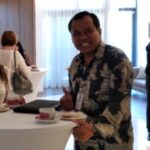 Nyoman Asrama (kanan) bertemu dengan pelaku pariwisata Ukraina dalam program promosi pemulihan pariwisata Bali di tengah pandemi Covid-19