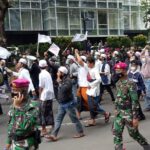 Polisi Amankan 455 Orang Pendemo 1812, 28 Orang Reaktif Covid-19