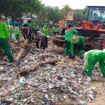 Sepekan Sampah Kiriman Terjang Pantai Kuta dan Legian