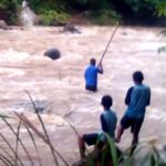 Cerita Murid SMPN Satap Lengko Munda Bertaruh Nyawa, Sebrangi Sungai  Ikut Ujian Digital