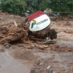 Mobil Pertamina Hanyut ke Laut Diterjang Banjir Bandang