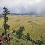 Jalur Pendakian Gunung Rinjani Kembali Dibuka dengan Pembatasan