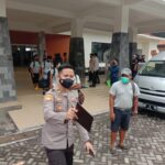 PPLN tiba di Pelabuhan Benoa dikawal petugas naik kendaraan kendaraan selanjutnya ke hotel karantina yang disiapkan pemerintah