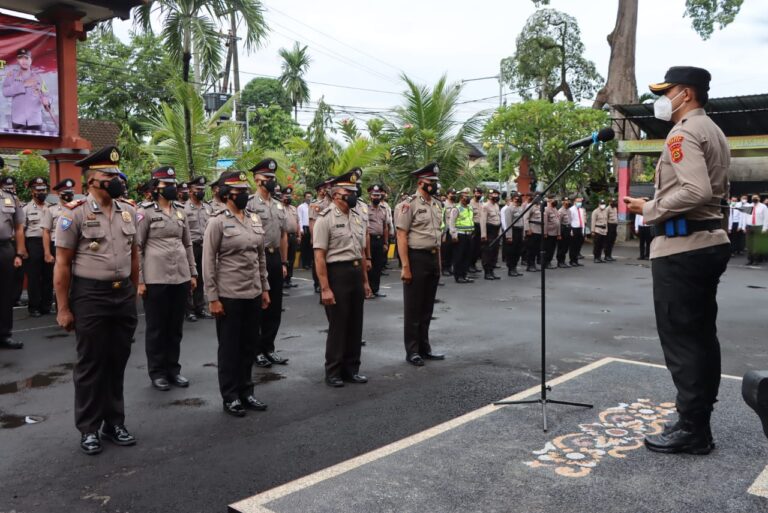 Sejumlah anggota yang dapat kenaikan pangkat