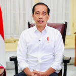 Presiden Joko Widodo memberikan keterangan terkait tren kenaikan kasus varian Omicron di Istana Kepresidenan Bogor, Kota Bogor, pada Selasa, 18 Januari 2022