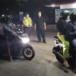 Laksanakan Patroli Malam Samapta Polsek Mengwi Sambangi SPBU