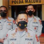 Kapolda Maluku, Irjen Pol Drs Lotharia Latif, S.H., M.Hum. didampingi beberapa pejabat Polda.