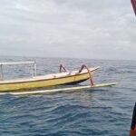 Sampan Dihantam Ombak, Dua Nelayan Cebur ke Laut, Satu Masih Hilang