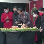 Perayaan ulang tahun Presiden Jokowi dan Megawati dalam Rakernas II PDI Perjuangan di Sekolah Partai, Lenteng Agung, Jakarta Selatan, Selasa (21/6/2022). (Foto: Tangkapan Layar Youtube PDI Perjuangan)