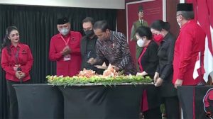 Perayaan ulang tahun Presiden Jokowi dan Megawati dalam Rakernas II PDI Perjuangan di Sekolah Partai, Lenteng Agung, Jakarta Selatan, Selasa (21/6/2022). (Foto: Tangkapan Layar Youtube PDI Perjuangan)