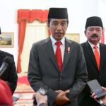 Presiden Joko Widodo memberikan keterangan pers terkait pelantikan dua menteri baru Kabinet Indonesia Maju di Istana Negara, Jakarta, pada Rabu, 15 Juni 2022.