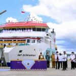 Presiden Joko Widodo meresmikan tiga pelabuhan penyeberangan dan satu kapal motor penumpang (KMP) di Dermaga Rakyat Wanci, Kabupaten Wakatobi, Provinsi Sulawesi Tenggara, pada Kamis, 9 Juni 2022.