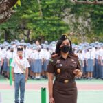 Kajari Denpasar pimpin upacara di SMAN 7 Denpasar.