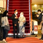 Presiden Joko Widodo dan Ibu Iriana Joko Widodo beserta delegasi tiba di Beijing Capital International Airport, Beijing, Republik Rakyat Tiongkok (RRT) pada Senin, 25 Juli 2022 sekitar pukul 21.37 Waktu Setempat (WS).