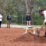 Presiden Joko Widodo melakukan penanaman kelapa genjah di Dukuh Samin, Desa Sanggang, Kecamatan Bulu, Kabupaten Sukoharjo, dalam kunjungan kerjanya ke Provinsi Jawa Tengah, pada Kamis, 11 Agustus 2022.