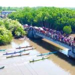 Lomba sampan tradisional yang digelar di Muara sungai samblong di desa Perancak, Jembrana, Selasa (16/8) pagi.