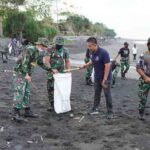 Wakil Bupati Jembrana, I Gede Ngurah Patriana Krisna menghadiri kegiatan Jembrana Clean Up Day di Pantai Rambut Siwi,