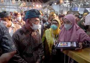 Foto Dokumen: Menko PMK Muhajir Effendi bersama sejumlah pejabat lainnya meninjau pameran ADEXCO di Nusa Dua Bali, Senin (23/5/2022). Foto: M-006)