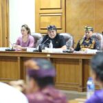 Komisi IV DPRD Badung saat memberikan ruang untuk mediasi perselisihan hubungan industrial antara manajemen Wina Holiday Vila Kuta dengan Federasi Serikat Pekerja (FSP) Bali terkait Pemutusan Hubungan Kerja (PHK)