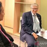 Menteri Kesehatan RI Budi Gunadi Sadikin berdiskusi dengan Bill Gates