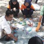 Sampah Plastik Berserakan di Pantai Gerangan