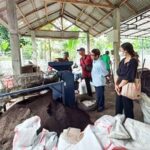 Suasana pelatihan pemilahan dan pengolahan sampah di Gianyar Bali, Kamis (8/92022). M-006