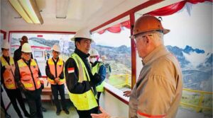 Presiden Joko Widodo dan Ibu Iriana Joko Widodo bersama rombongan tiba di Grasberg pada Kamis, 1 September 2022, pukul 08.15 Waktu Indonesia Timur