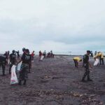 Kegiatan Edukasi Pengelolaan Sampah Berbasis Sumber yang dipusatkan di Ujung Muara Pantai Perancak, Kecamatan Jembrana, Jumat (30/9/2022). (Foto: M-011)