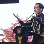 Presiden Joko Widodo memberikan pengarahan kepada seluruh menteri, kepala lembaga, kepala daerah, pimpinan Badan Usaha Milik Negara (BUMN), panglima daerah militer, kepala kepolisian daerah, dan kepala kejaksaan tinggi di Jakarta Convention Center