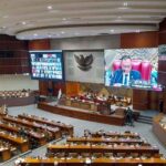 Wakil Ketua DPR Lodewijk F Paulus saat membuka rapat paripurna ke-5 DPR Masa Persidangan I Tahun Sidang 2022-2023