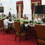 Presiden Joko Widodo pada Kamis, 8 September 2022, menggelar rapat terbatas di Istana Merdeka Jakarta, terkait persiapan Indonesia menjadi tuan rumah Piala Dunia FIFA U20 pada tahun 2023 mendatang.