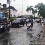 Kondisi genangan air di jalan sunset road.