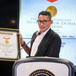 Menteri Pariwisata dan Ekonomi Kreatif/Kepala Badan Pariwisata dan Ekonomi Kreatif (Menparekraf/Kabaparekraf) Sandiaga Salahuddin Uno berhasil meraih penghargaan MURI (Museum Rekor Dunia Indonesia) sebagai menteri dengan kunjungan kerja ke desa unggulan terbanyak.