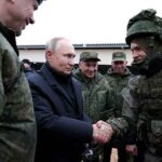 Presiden Rusia Vladimir Putin menginspeksi pelatihan personel rekrutan baru, yang akan berpartisipasi dalam operasi militer khusus di Ukraina.
