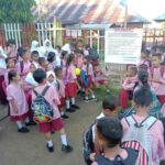 Tiga gedung sekolah yang beralamat di Desa Nania, Kecamatan Baguala, Kota Ambon di tutup paksa pemilik lahan, Ibrahim Parera