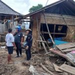 Tangani Banjir di Sangkaragung, bupati distribusi bantuan kemensos dan data alat matapencaharian warga yang hilang