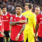 Jadon Sancho, Marcus Rashford, dan para pemain Manchester United memakai pita hitam pada lengan mereka sebagai tanda bela sungkawa terhadap para korban di Stadion Kanjuruhan Malang. Manchester United menghadapi rival sekota, Manchester City, dalam pertandingan lanjutan Liga Primer di Stadion Etihad, Minggu (2/10).