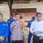 Aparat Polres Belu saat gelar perkara penyelundupan minyak tanah, Sabtu (26/11/2022). (Foto: M-006)