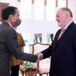 Sebelum bertolak menuju Kamboja, Presiden Joko Widodo melakukan pertemuan dengan Presiden World Water Council (WWC) Loïc Fauchon di Ruang VVIP Bandara I Gusti Ngurah Rai, Provinsi Bali, pada Rabu, 9 November 2022.