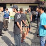 Sebanyak 13 orang berhasil diamankan dan dibawa ke Mapolsek Denpasar Utara.