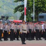 Polda Maluku melaksanakan apel gelar pasukan Operasi Lilin Salawaku 2022, di lapangan Letkol Pol Chr Tahapary, Kota Ambon, Kamis (22/12/2022).