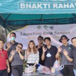 Pengurus BRGT berfoto bersama usai melaunching bank sampah, Sabtu (31/12/2022). Foto: Menitini/M-011)