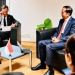 Di sela penyelenggaraan KTT Peringatan 45 Tahun ASEAN-Uni Eropa, Presiden Joko Widodo melakukan pertemuan bilateral dengan Perdana Menteri Swedia Ulf Kristersson di Gedung Europa, Brussels, Rabu, 14 Desember 2022.