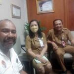 dr Dayu Asweni dan dr Anak Agung Widiasa dan wartawan media ini foto bersama usai wawancara