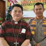 Kabid Humas Polda Bali saat bertemu Uskup Denpasar