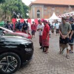 Gubernur Bali Wayan Koster memipin peluncuran rencana aksi daerah (RAD) Percepatan Kendaraan Bermotor Listrik Berbasis Bateri (KBLBB), Kamis (26/1/2023). Foto: M-006)