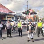 Kepolisian Sektor Kuta Utara menerjunkan personil membantu kelancaran dan pengamanan rangkaian kegiatan Ngerobok Desa Adat Kerobokan yang di ikuti 52 Banjar Desa Adat Kerobokan.