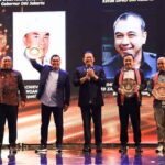 Bupati Jembrana I Nengah Tamba saat menerima anugrah IMI Achievement 2022 dari Ikatan Motor Indonesia (IMI).