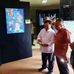 Lukisan karya dr. Gede Bagus Darmayasa dalam pameran bertajuk “Atas Nama Cinta untuk Wanita”, Selasa (7/3/2023).